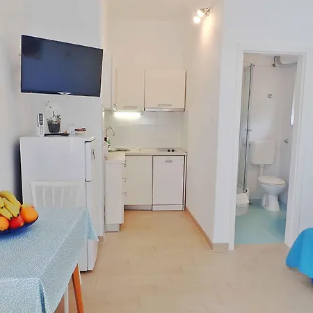 In Starigrad-paklenica 53541 Apartament *