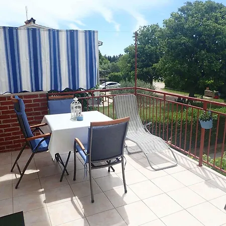 In Starigrad-paklenica 53541 Appartement *