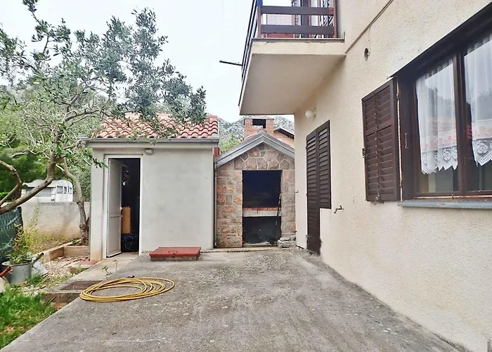 In Starigrad-paklenica 53541 Apartman *