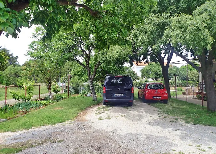 In Starigrad-paklenica 53541 Apartman *