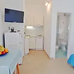 In Starigrad-paklenica 53541 Apartman *