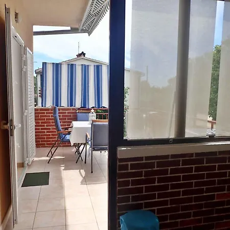 In Starigrad-paklenica 53541 Apartamento