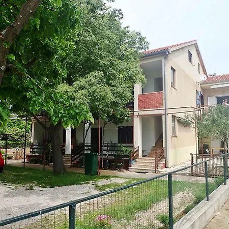 In Starigrad-paklenica 53541 Apartament *