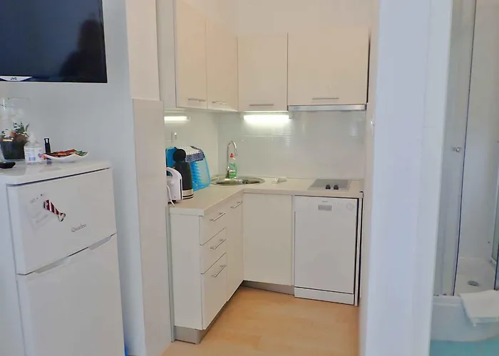 In Starigrad-paklenica 53541 Стариград-Пакленица